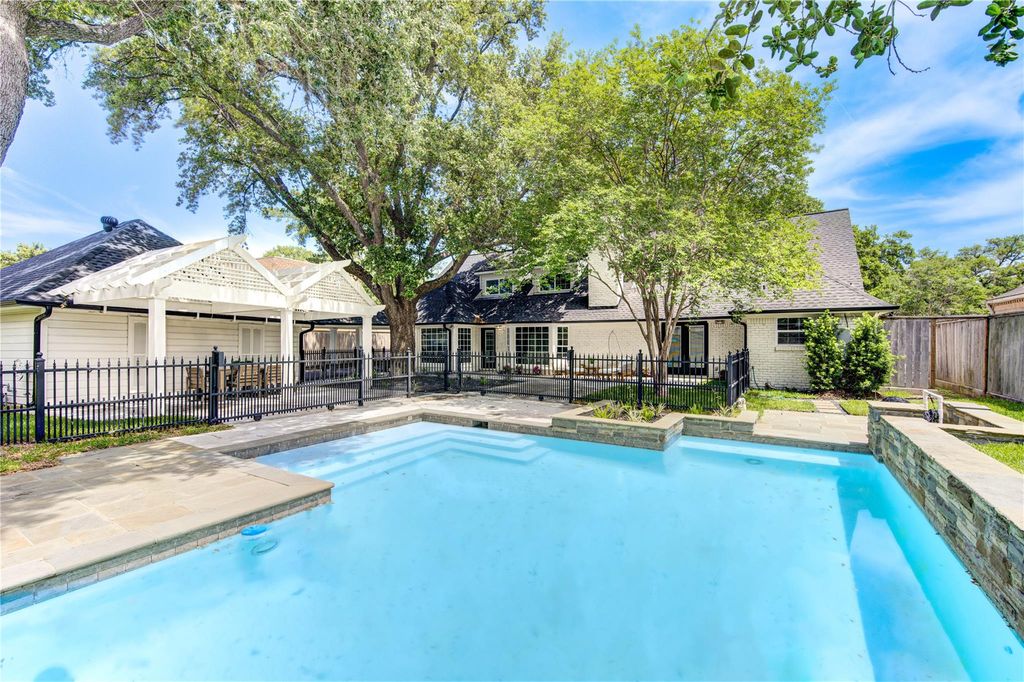 926 Old Lake Road, Houston, TX 77057