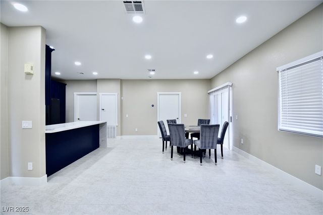 8725 West Flamingo Road 118, Las Vegas, NV 89147