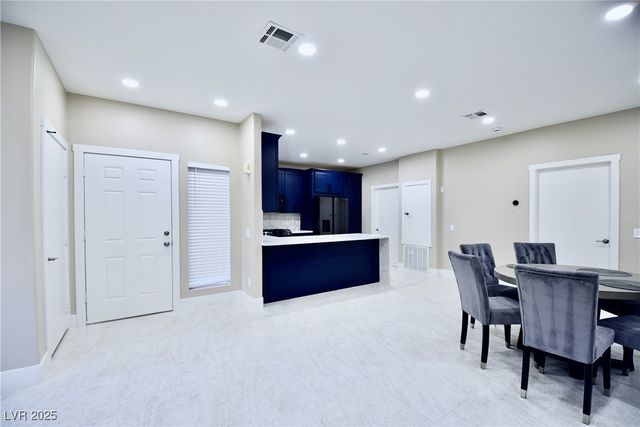 8725 West Flamingo Road 118, Las Vegas, NV 89147