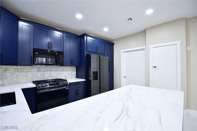 8725 West Flamingo Road 118, Las Vegas, NV 89147