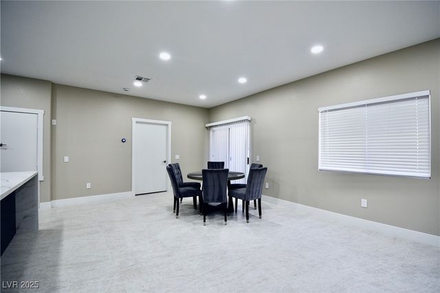 8725 West Flamingo Road 118, Las Vegas, NV 89147