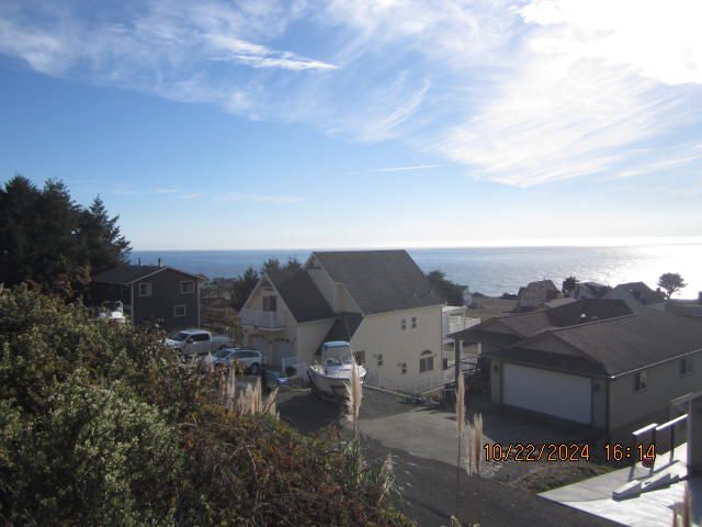 60 Spruce Road, Shelter Cove, CA 95589