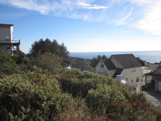 60 Spruce Road, Shelter Cove, CA 95589