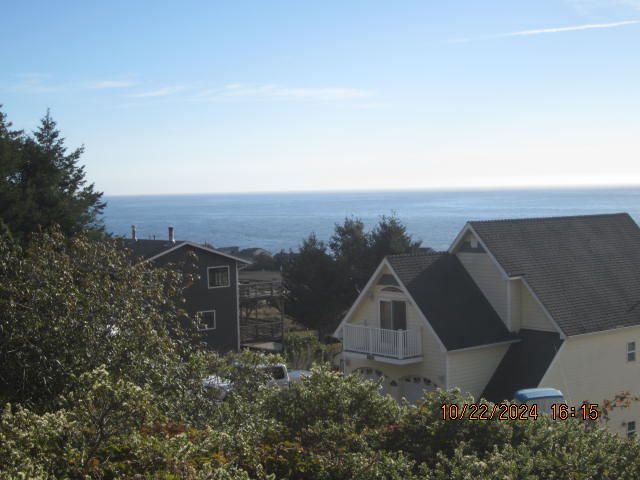 60 Spruce Road, Shelter Cove, CA 95589