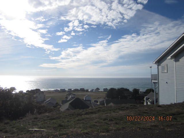 60 Spruce Road, Shelter Cove, CA 95589