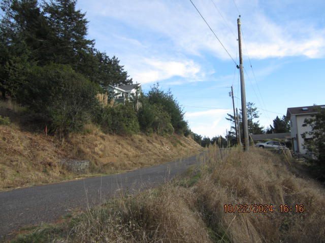 60 Spruce Road, Shelter Cove, CA 95589