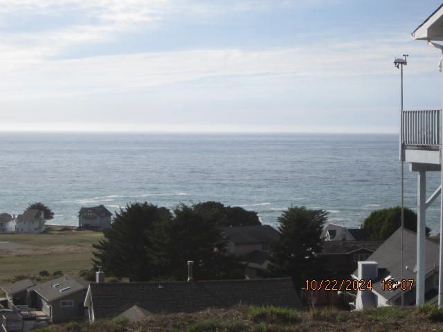 60 Spruce Road, Shelter Cove, CA 95589