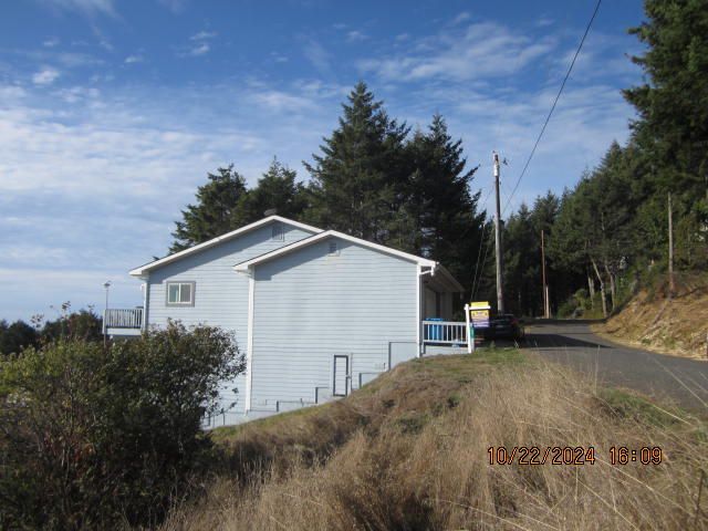 60 Spruce Road, Shelter Cove, CA 95589