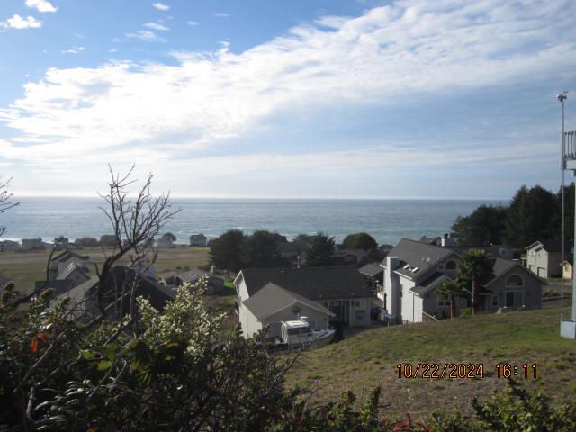 60 Spruce Road, Shelter Cove, CA 95589