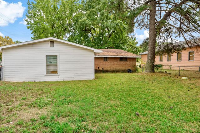 195 NE 20th Street NE, Paris, TX 75460