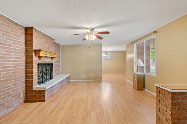 195 NE 20th Street NE, Paris, TX 75460