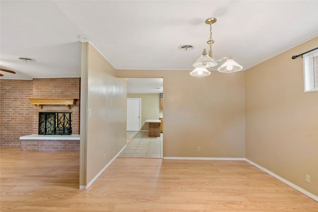 195 NE 20th Street NE, Paris, TX 75460