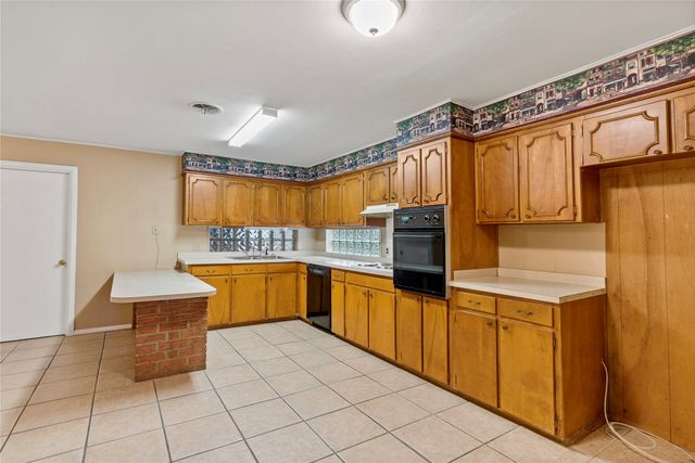 195 NE 20th Street NE, Paris, TX 75460