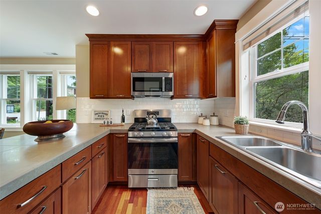 5807 B 55th Avenue NE, Seattle, WA 98105