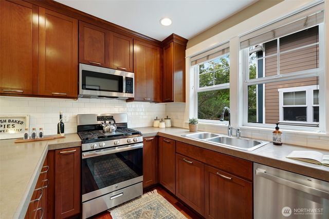 5807 B 55th Avenue NE, Seattle, WA 98105