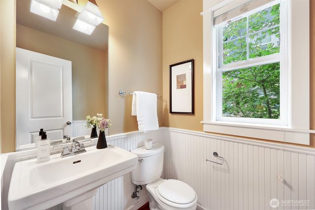 5807 B 55th Avenue NE, Seattle, WA 98105