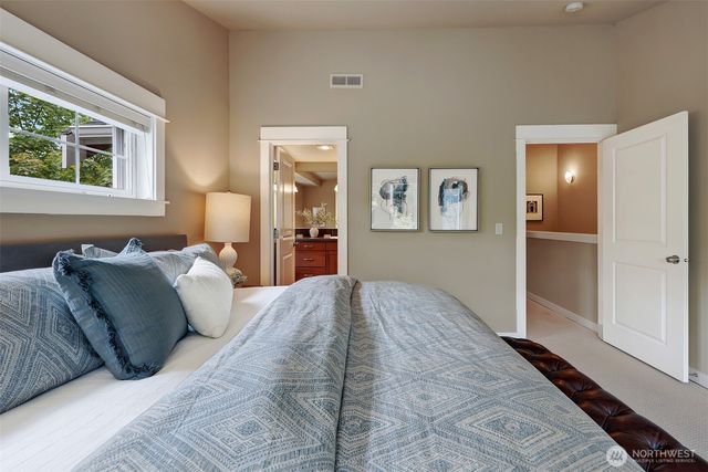 5807 B 55th Avenue NE, Seattle, WA 98105