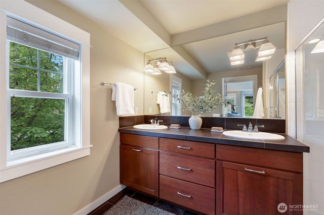 5807 B 55th Avenue NE, Seattle, WA 98105