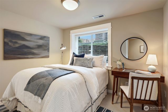 5807 B 55th Avenue NE, Seattle, WA 98105