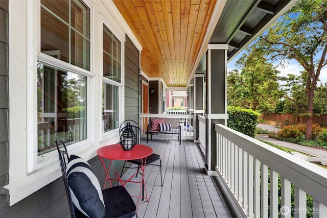 5807 B 55th Avenue NE, Seattle, WA 98105