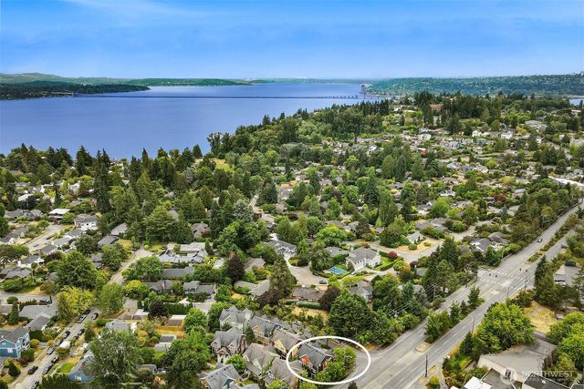 5807 B 55th Avenue NE, Seattle, WA 98105