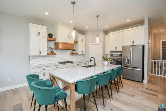 7408 S Ballymore Cir Circle, Sioux Falls, SD 57108