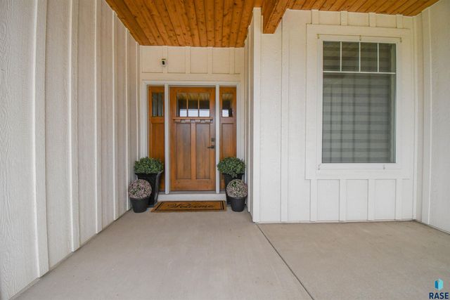 7408 S Ballymore Cir Circle, Sioux Falls, SD 57108