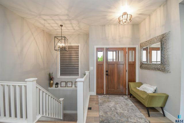7408 S Ballymore Cir Circle, Sioux Falls, SD 57108