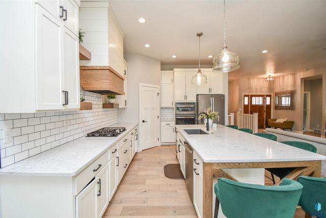 7408 S Ballymore Cir Circle, Sioux Falls, SD 57108