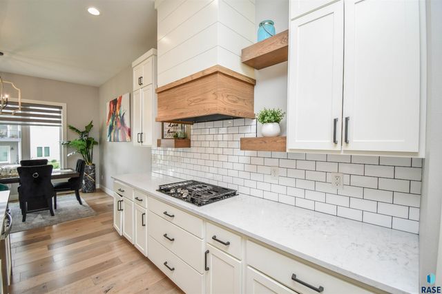 7408 S Ballymore Cir Circle, Sioux Falls, SD 57108