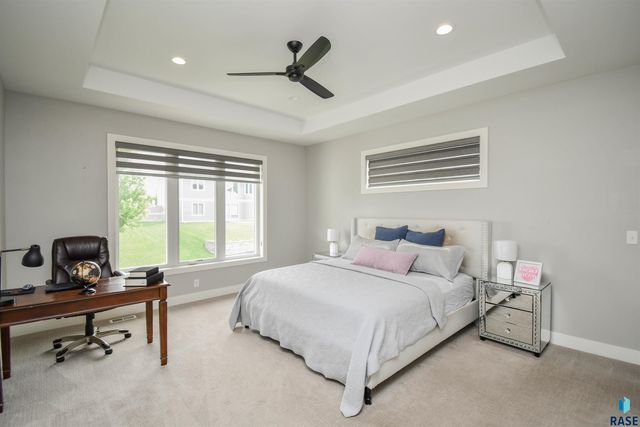 7408 S Ballymore Cir Circle, Sioux Falls, SD 57108