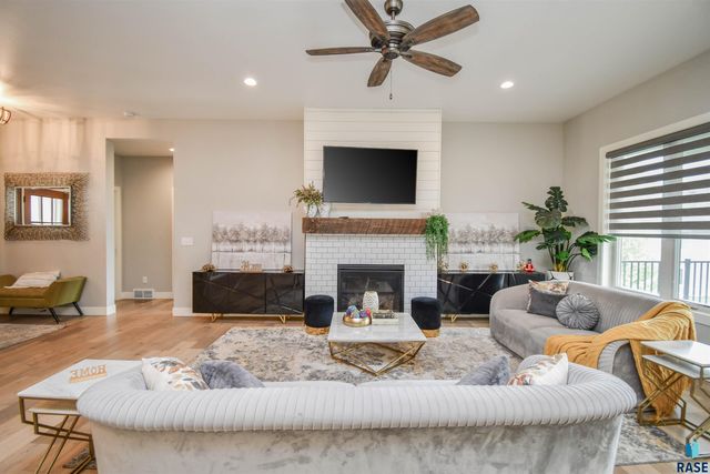 7408 S Ballymore Cir Circle, Sioux Falls, SD 57108