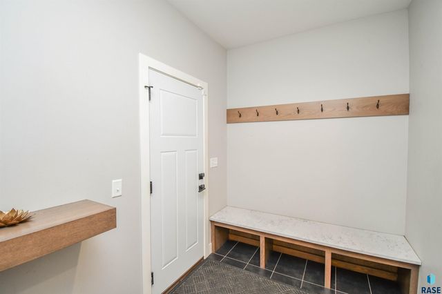 7408 S Ballymore Cir Circle, Sioux Falls, SD 57108