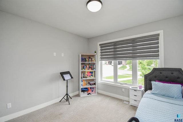 7408 S Ballymore Cir Circle, Sioux Falls, SD 57108
