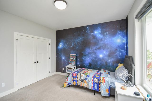 7408 S Ballymore Cir Circle, Sioux Falls, SD 57108