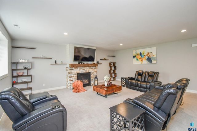 7408 S Ballymore Cir Circle, Sioux Falls, SD 57108