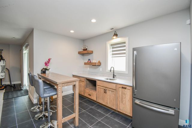 7408 S Ballymore Cir Circle, Sioux Falls, SD 57108