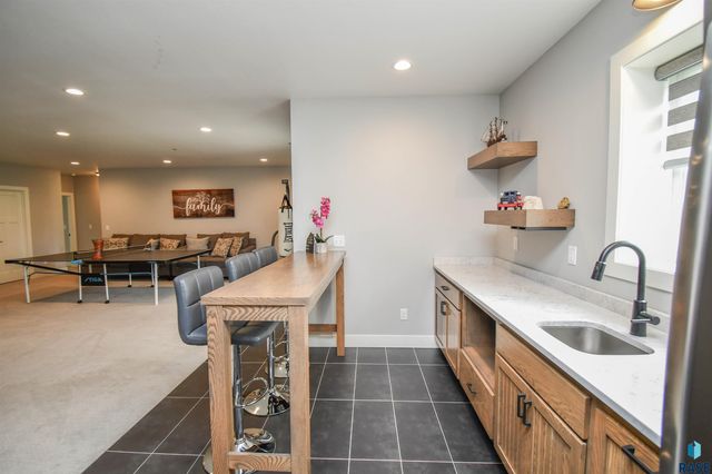 7408 S Ballymore Cir Circle, Sioux Falls, SD 57108