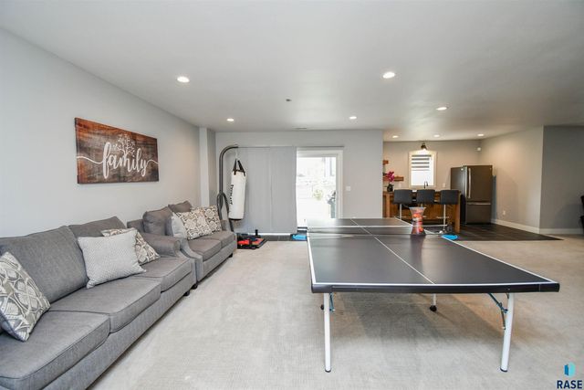 7408 S Ballymore Cir Circle, Sioux Falls, SD 57108