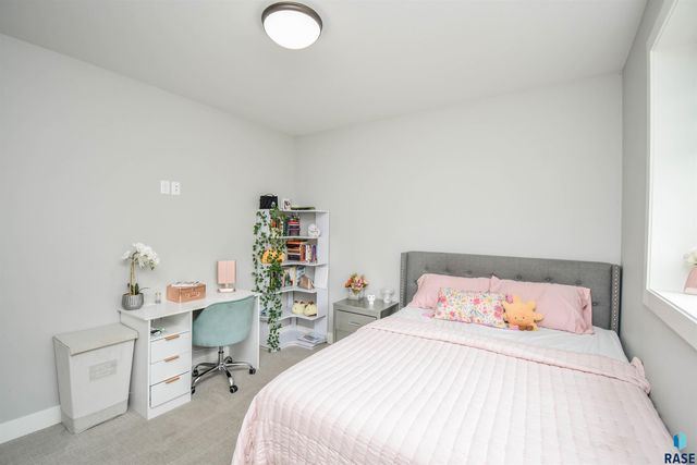 7408 S Ballymore Cir Circle, Sioux Falls, SD 57108