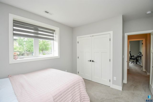 7408 S Ballymore Cir Circle, Sioux Falls, SD 57108