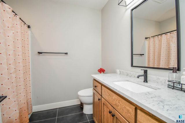 7408 S Ballymore Cir Circle, Sioux Falls, SD 57108