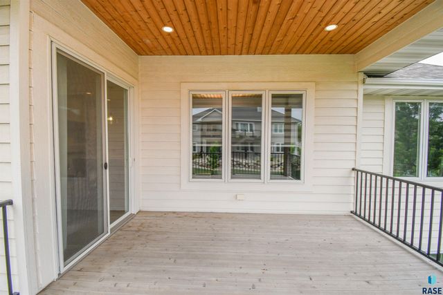 7408 S Ballymore Cir Circle, Sioux Falls, SD 57108