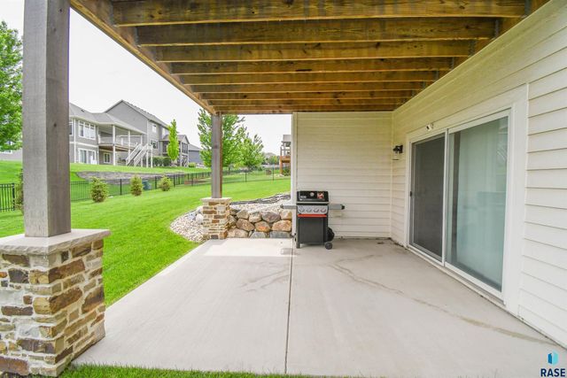 7408 S Ballymore Cir Circle, Sioux Falls, SD 57108