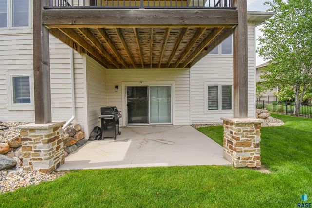 7408 S Ballymore Cir Circle, Sioux Falls, SD 57108