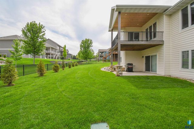 7408 S Ballymore Cir Circle, Sioux Falls, SD 57108