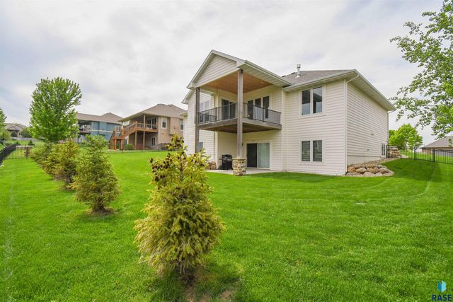 7408 S Ballymore Cir Circle, Sioux Falls, SD 57108