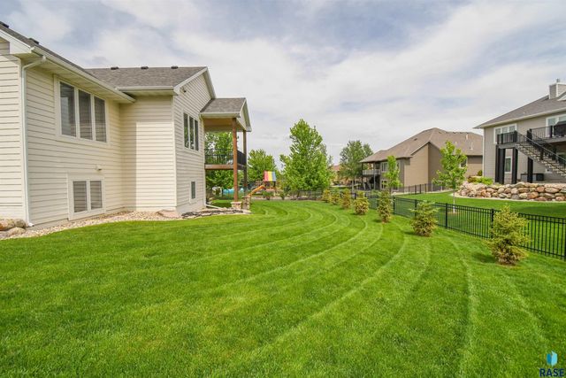 7408 S Ballymore Cir Circle, Sioux Falls, SD 57108