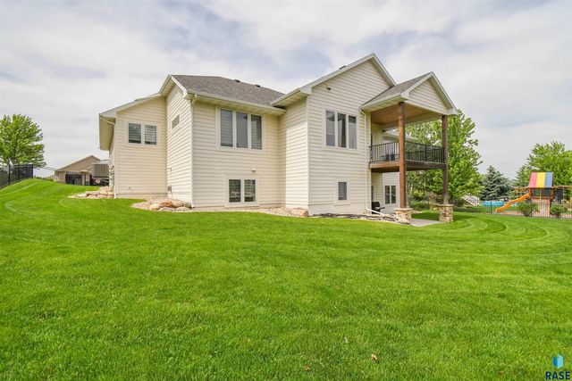7408 S Ballymore Cir Circle, Sioux Falls, SD 57108
