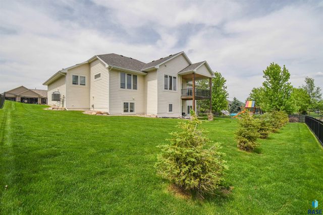 7408 S Ballymore Cir Circle, Sioux Falls, SD 57108